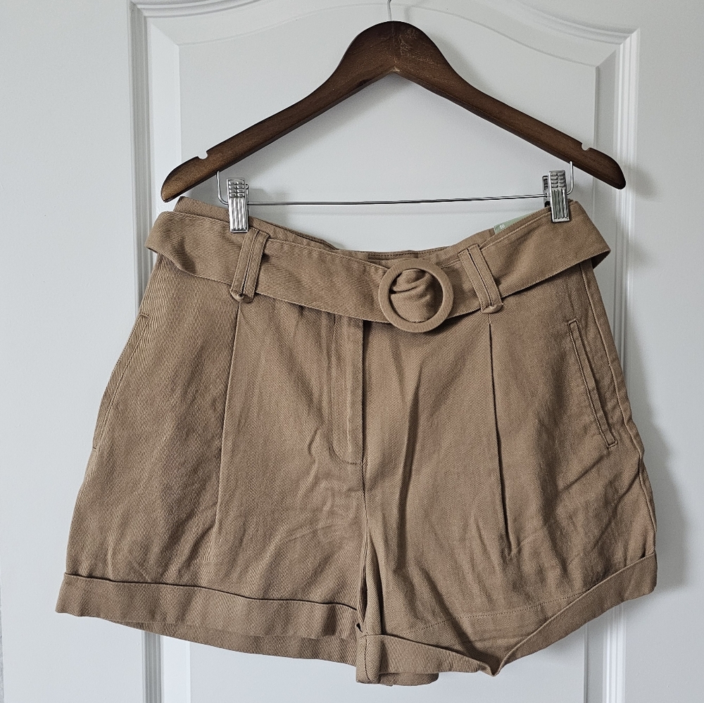 High Waist Pleated Tan Women Shorts Size 10 - Picture 2 of 11